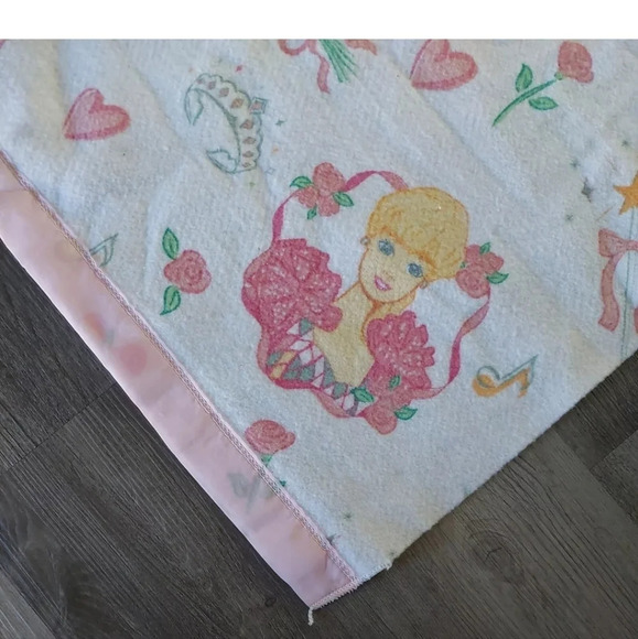 Barbie Vintage 90s blanket Silky trim 86x71 Barbiecore pink white 💖 - Picture 2 of 8